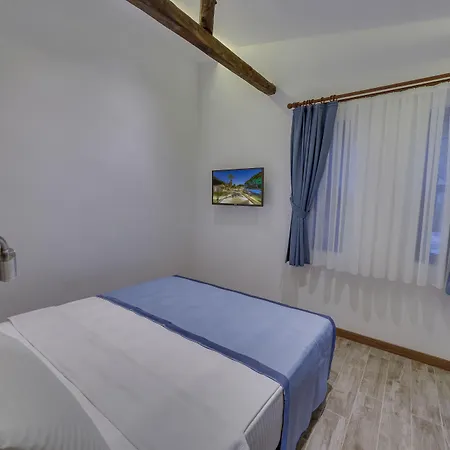 Risus Garden Marina מלון 3*